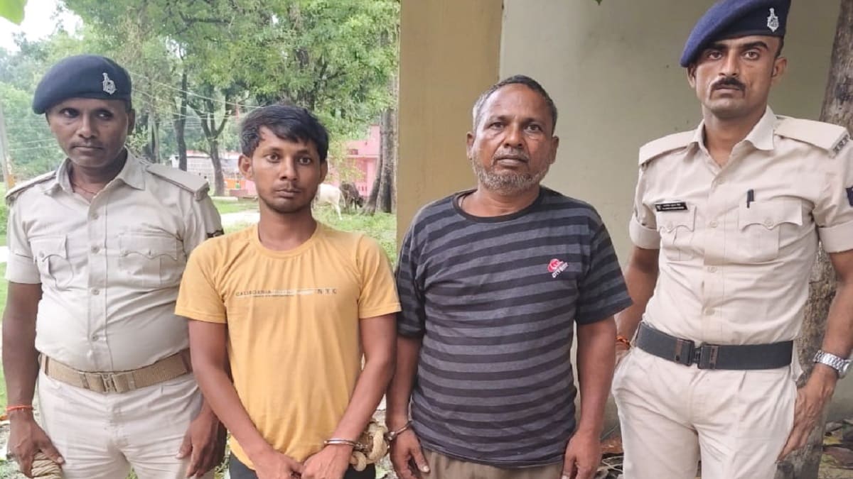मोतिहारी में शटर कटवा गिरोह का भंडाफोड़, दो आईफोन समेत दो आरोपी गिरफ्तार