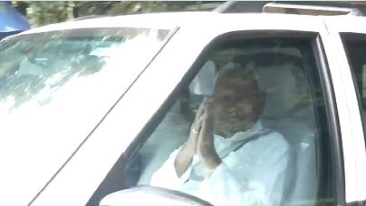 राजनीतिक गलियारों में कई तरह की चल रही थी चर्चाएं, दिल्ली से पटना लौटे CM नीतीश कुमार