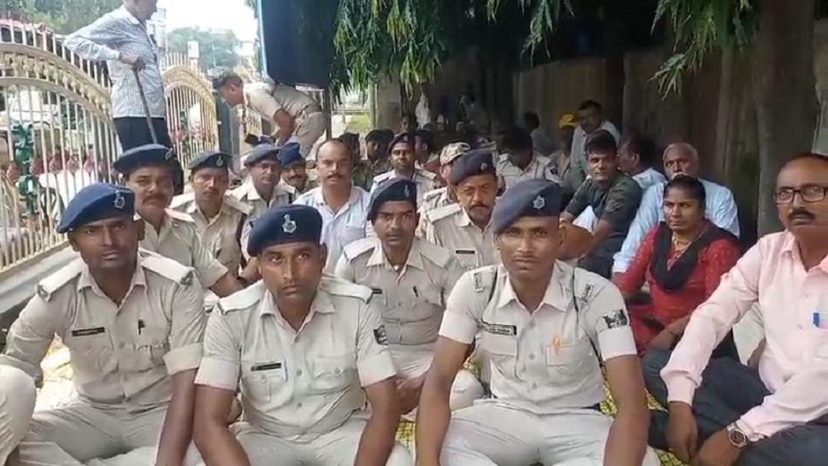 सड़क पर प्रदर्शन करते दिखे नीतीश के होमगार्ड , सरकार पर वादाखिलाफी का आरोप, जानें क्या है मांग