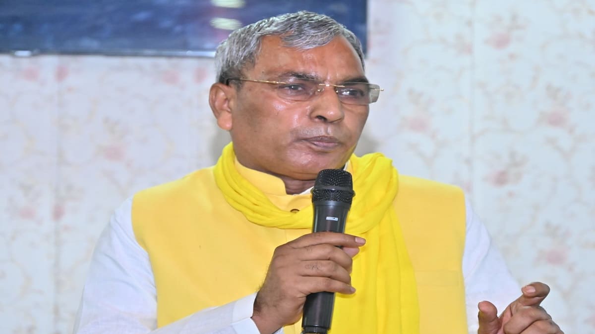 OP Rajbhar : ओपी राजभर बोले, फर्जी वोटर से चुनाव जीतना चाहता है विपक्ष, SIR को लेकर फैलाई जा रही अफवाह