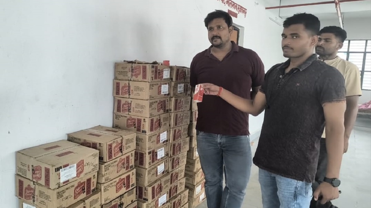 मुजफ्फरपुर में उत्पाद विभाग की बड़ी कार्रवाई, 56 कार्टून विदेशी शराब बरामद, जानें क्या है पूरा मामला