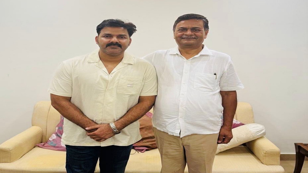 भोजपुर की सियासत में पवन सिंह की नई चाल , क्या राजनीति में होगा धमाका?