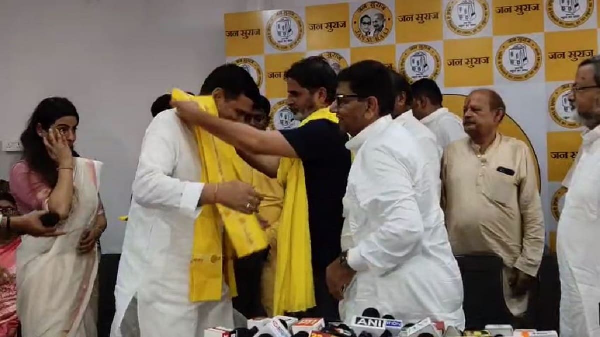 बीजेपी नेता ने थामा जन सुराज का दामन, प्रशांत किशोर की मौजूदगी में ली सदस्यता