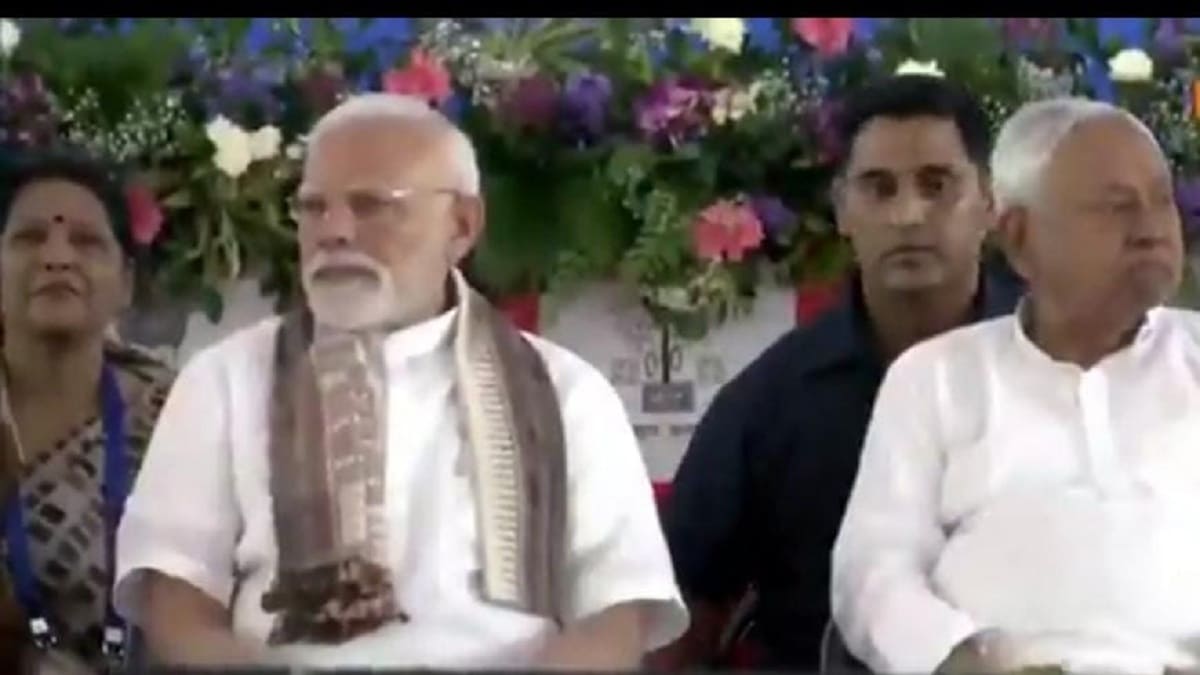 क्या चुनाव से पहले बिहार में भी शुरु हो गया खेल, पीएम मोदी के कार्यक्रम में राजद के विधायक पहुंचे, मंत्री भी हैं मौजूद
