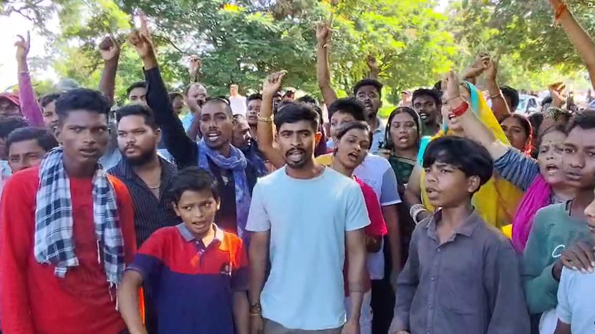 महिला से छेड़छाड़ के मामले में ‘नेताजी’ को पूछताछ के लिए पुलिस ने उठाया, समर्थकों ने थाने के बाहर मचाया हंगामा…