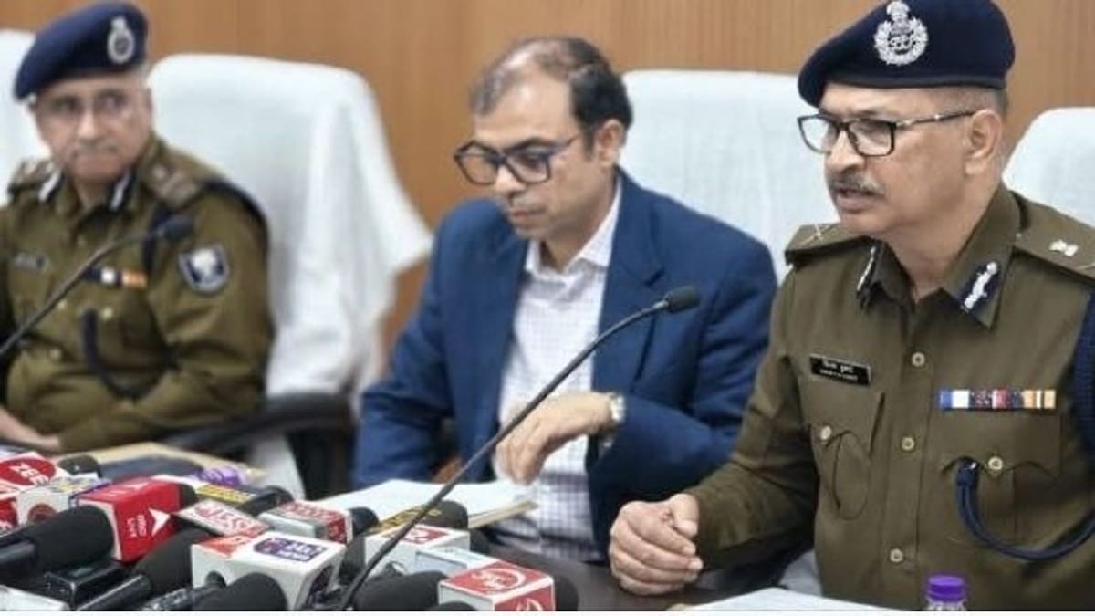 बिहार में अब पुलिस अधिकारियों के साथ नहीं ले पाएंगे सेल्फी, जानें किस लिए लिया ये फैसला