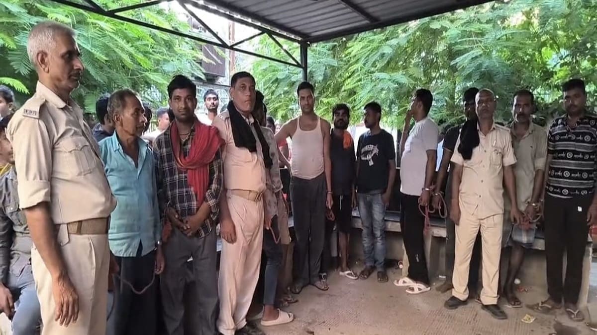 शराब बेचने और पीने के मामले में आरोपियों को भेजा जेल, तीन महिलाएं भी शामिल