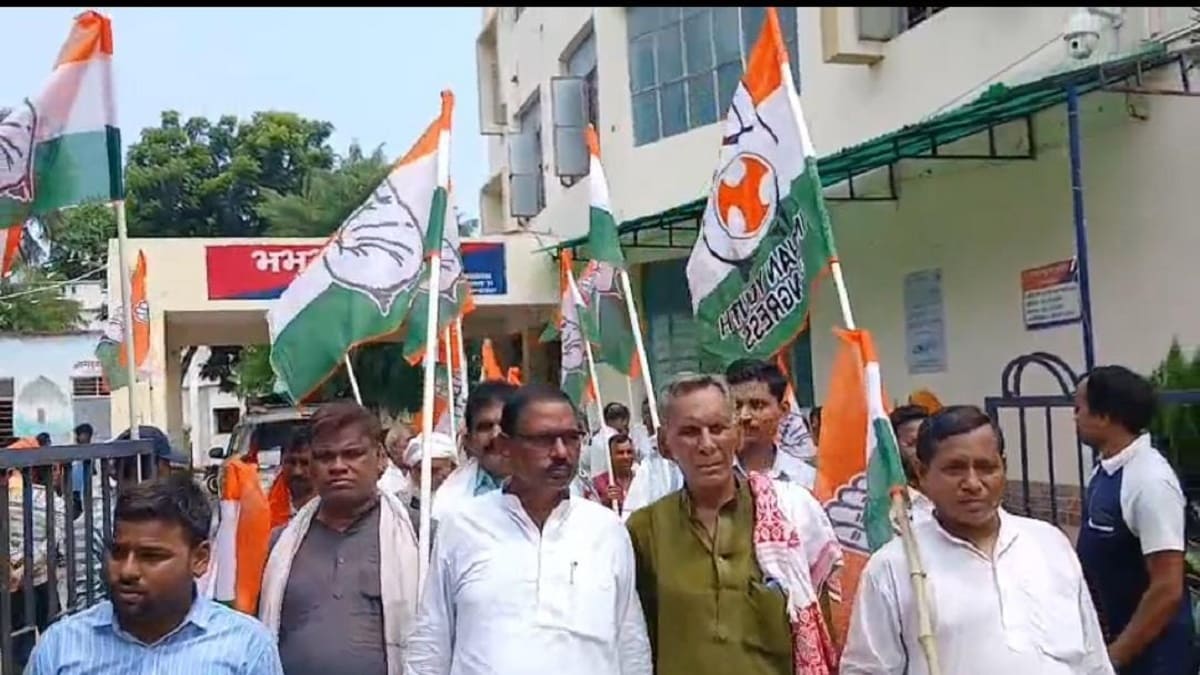 बेगूसराय और कैमूर में कांग्रेस दफ्तर पर हमला, बीजेपी कार्यकर्ताओं ने कार्यालय में घूसकर की तोड़फोड़, मारपीट का भी आरोप ,गरमाया माहौल
