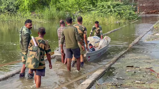 फाजिल्का : सतलुज नदी के बढ़े जलस्तर से BSF की पोस्ट भी चपेट में
