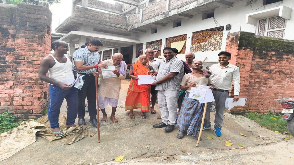 बिहार में भूमि सर्वे ठप? : 13 हजार संविदा कर्मियों की हड़ताल से राजस्व महाअभियान प्रभावित !