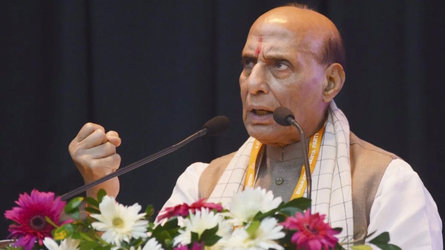 “आतंकवादी को धर्म नहीं, कर्म देखकर मारेंगे”, राजनाथ सिंह ने टैरिफ को लेकर अमेरिका पर भी साधा निशाना बोले- भारत को बड़ी शक्ति बनने से कोई नहीं रोक सकता