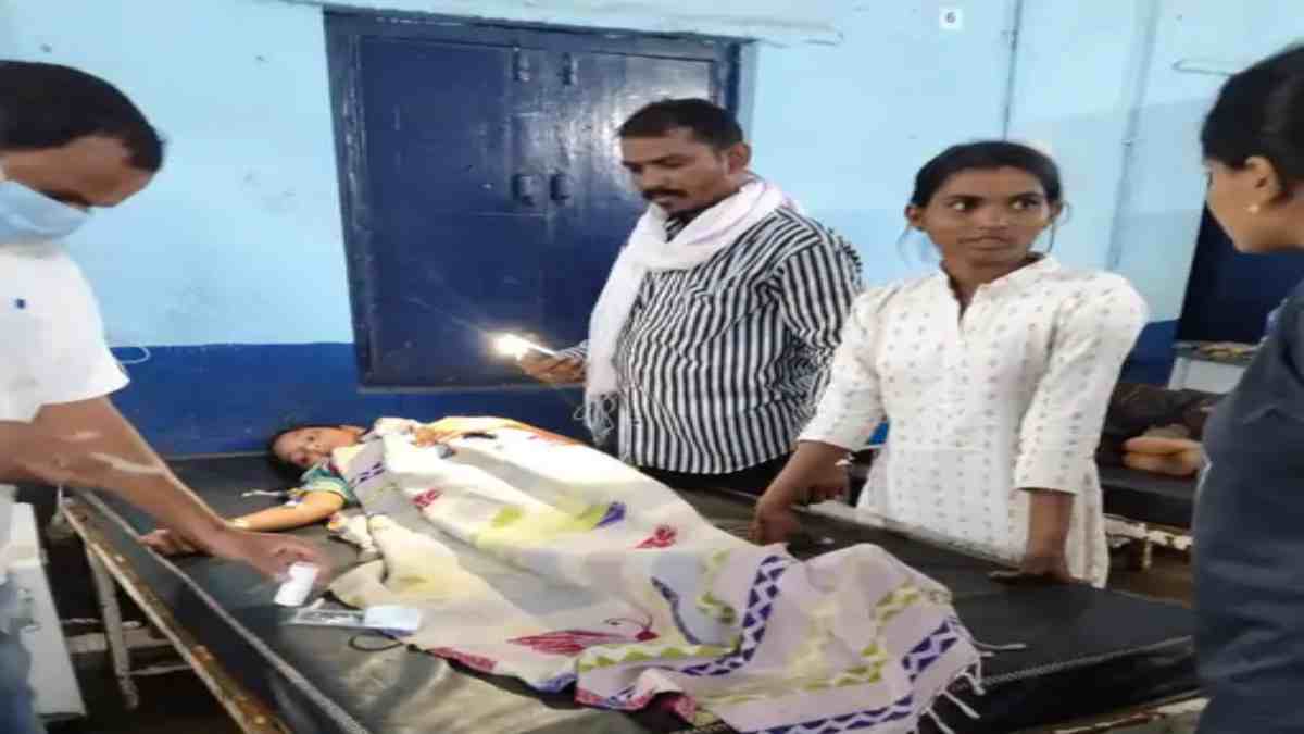 आदिवासी हॉस्टल की 35 छात्राएं हुई बीमार, अचानक वायरल और उल्टी के बाद मचा हड़कंप, फूड पॉइजनिंग की आशंका