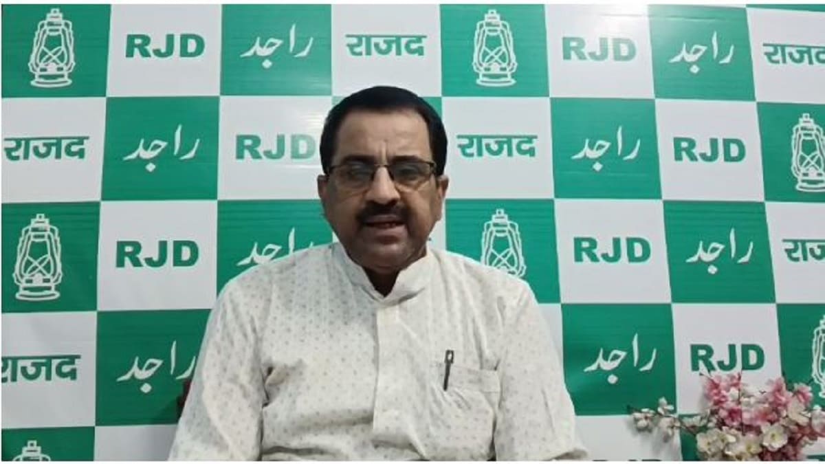 नहीं खत्म हो रहा विवाद, तेजस्वी यादव की मतदाता सूची में गड़बड़ी को RJD ने बताया साजिश, जांच की मांग