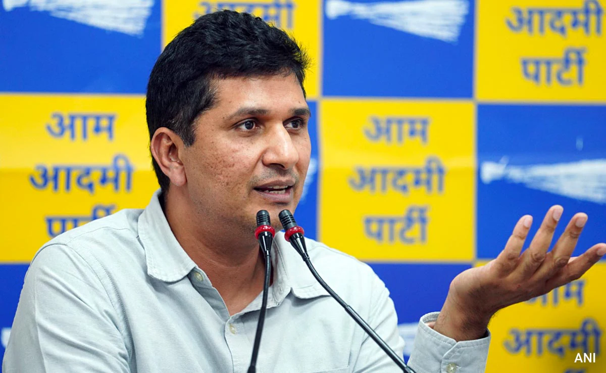 आप नेता सौरभ भारद्वाज ने भाजपा पर साधा निशाना, कहा – विपक्षी सरकारों को गिराने की साजिश रच रही केंद्र सरकार