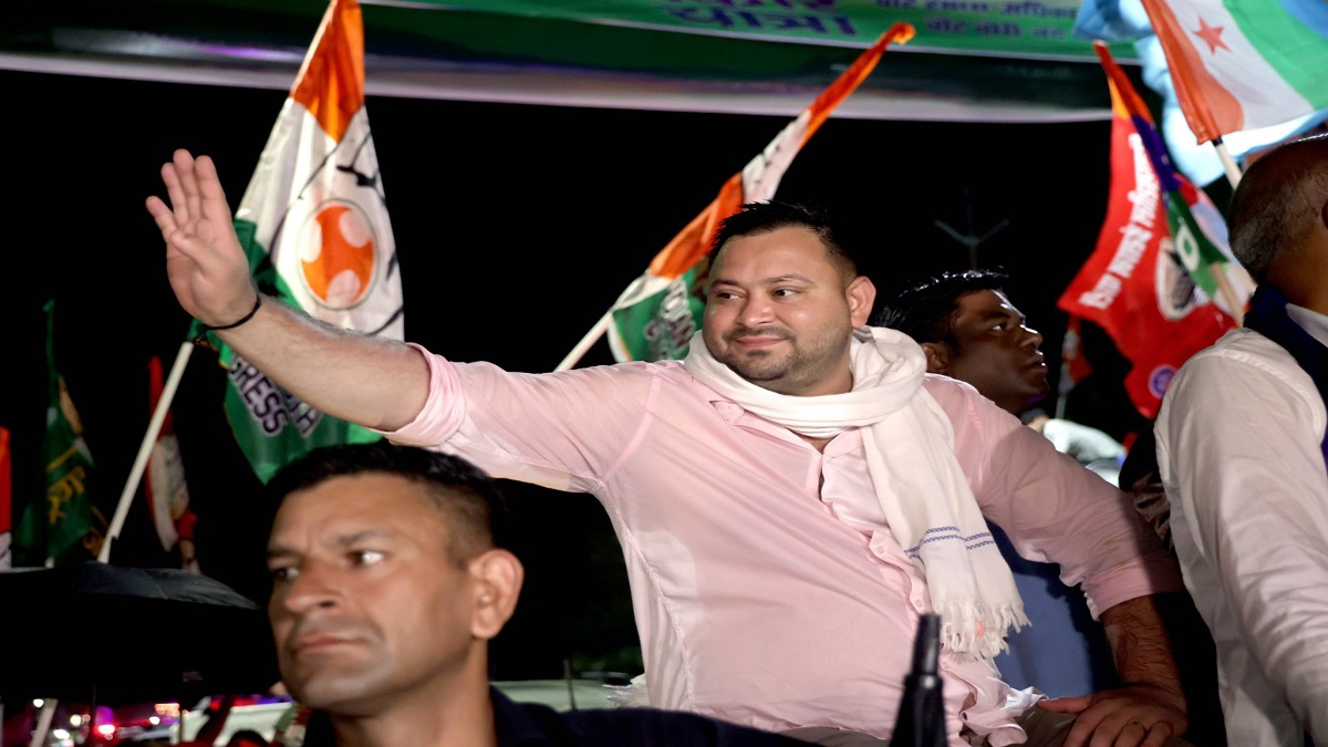 तेजस्वी यादव का पीएम मोदी पर बड़ा हमला, गरीबों का मताधिकार छीनना चाहते हैं प्रधानमंत्री