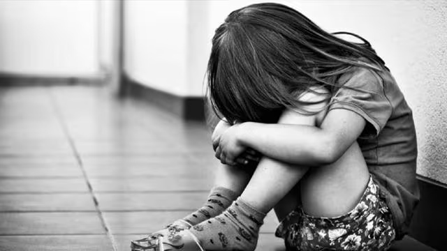 स्कूल के टॉयलेट में घिनौनी हरकत : कक्षा 3 के लड़के ने 8 साल की लड़की का किया रेप, साथ पढ़ने वाली छात्रा ने दिया साथ