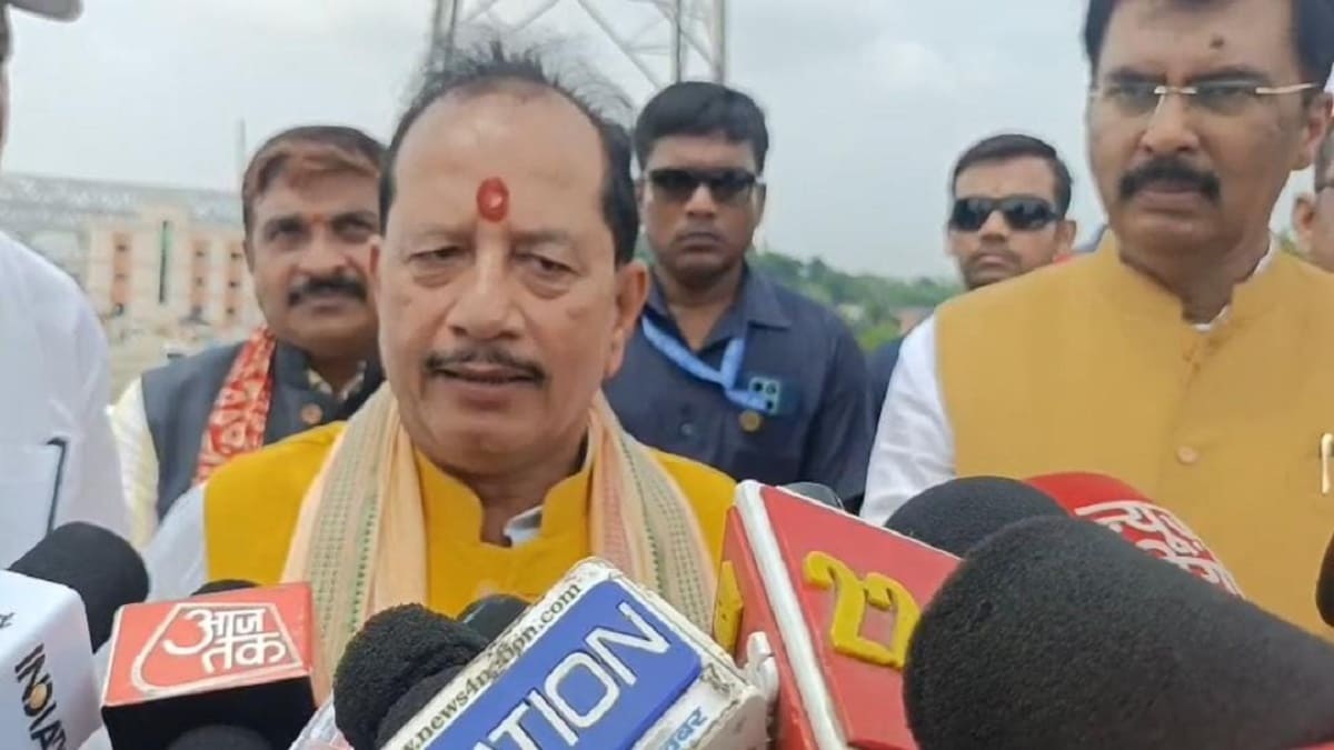 राहुल गांधी पर विजय सिन्हा का तीखा हमला, कहा- बेशर्म हैं, देश से माफी मांगें, बिहार की राजनीति में बयानबाजी का दौर जारी