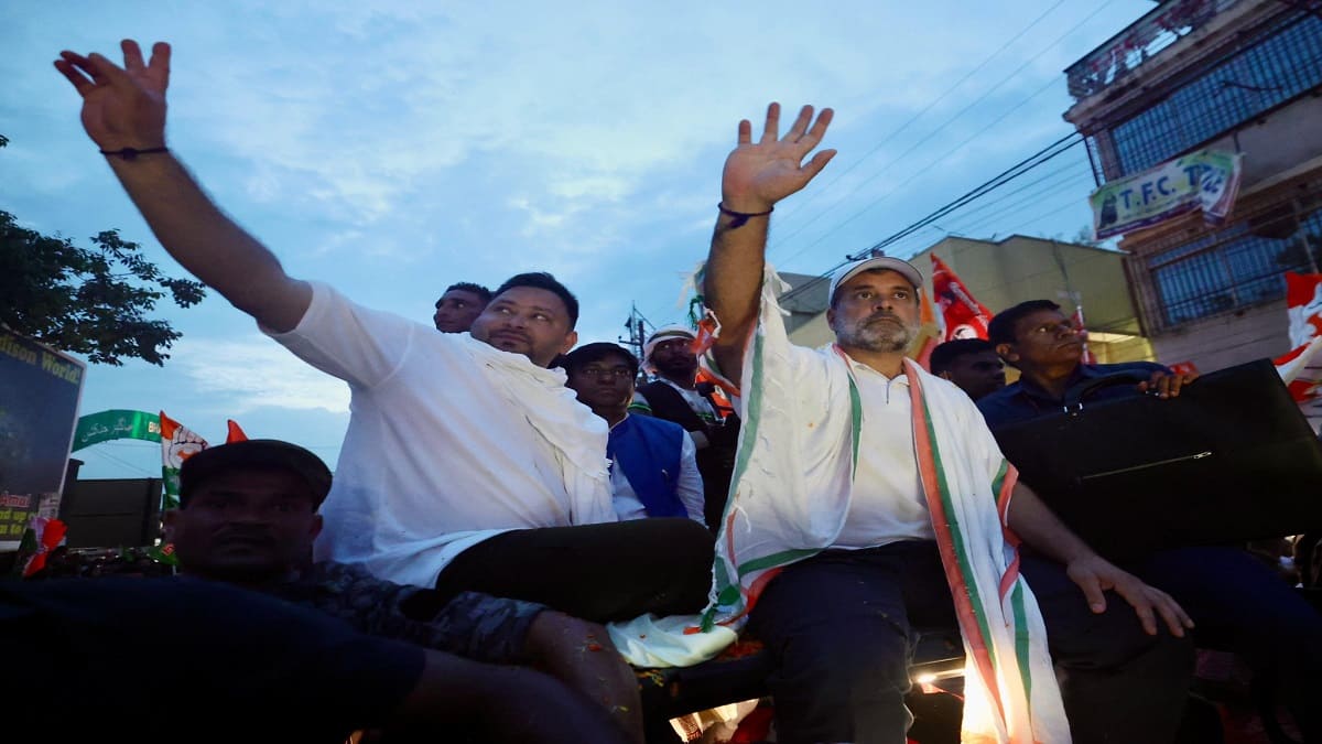 अररिया पहुंची महागठबंधन की वोटर अधिकार यात्रा, राहुल गांधी और तेजस्वी यादव करेंगे जनसम्पर्क, पोस्टर-बैनरों से सजी सड़क