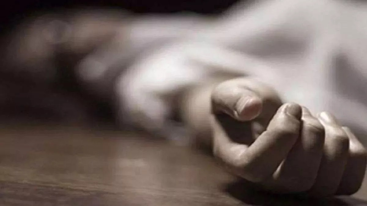 सिर कटा, हाथ गायब…पटना में सड़क किनारे क्षत-विक्षत शव मिलने से इलाके में फैली सनसनी, जांच में जुटी पुलिस