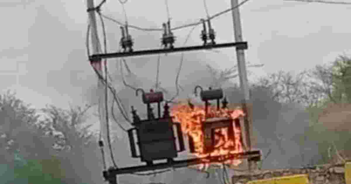 बिजली ट्रांसफार्मर जलने से गांव में छाया अंधेराः परेशान ग्रामीणों ने दफ्तर पहुंचकर नया लगाने की मांग की