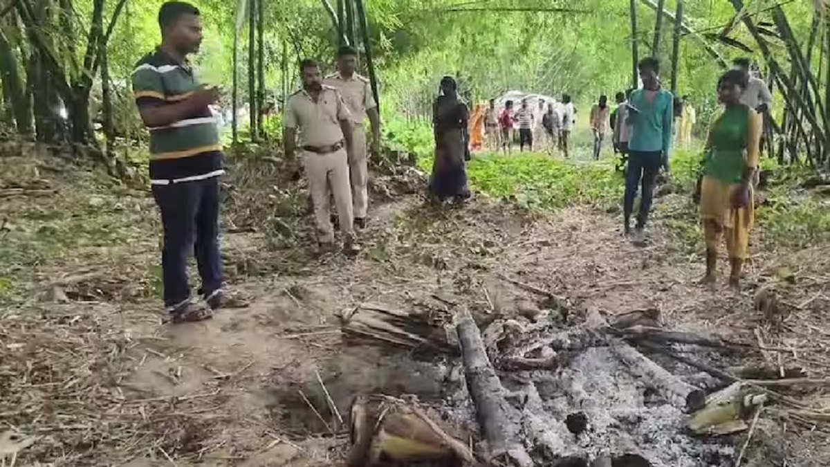 शर्मनाक: बिहार में मासूम की हत्या कर शव को दबंगों ने जलाया, मां को कमरे में किया कैद, नाबालिग बहन से दिलवाई मुखाग्नि