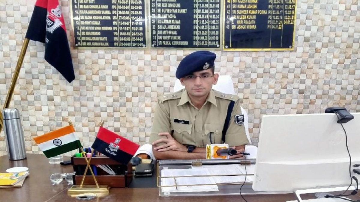 बिहार चुनाव से पहले नालंदा पुलिस में बड़ा फेरबदल, 12 थानों को मिले नए थाना अध्यक्ष, SP ने तुरंत कार्यभार संभालने का दिया आदेश