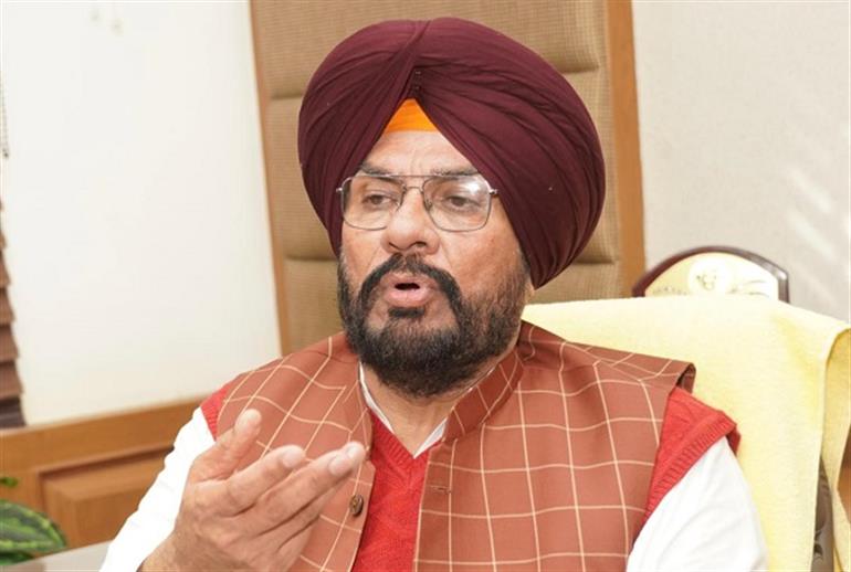 पंजाब सरकार ने काला बाज़ारी पर कड़ी कार्रवाई की शुरुआत की : मंत्री कुलदीप सिंह धालीवाल ने बाढ़ग्रस्त गांवों में बाज़ारों का किया निरीक्षण