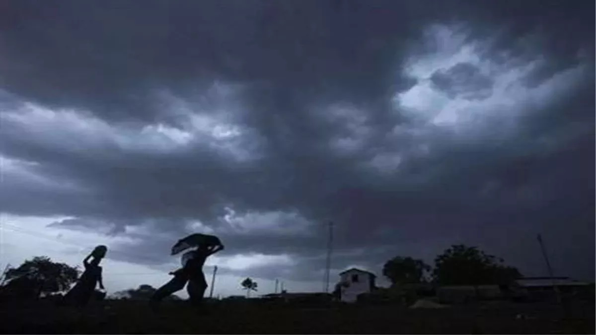 Bihar Weather Report: बिहार में बदला मौसम का मिजाज, 13 जिलों में यलो अलर्ट, तेज बारिश और आंधी की चेतावनी