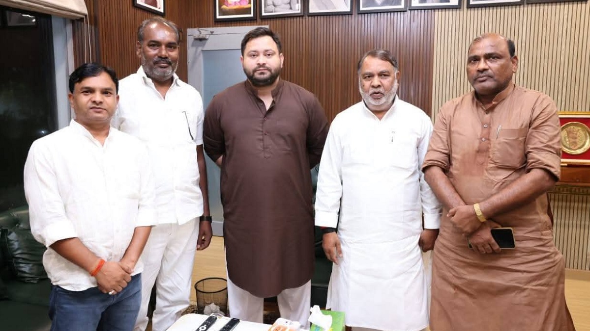 कैमूर में बीजेपी को बड़ा झटका, दो पूर्व विधायकों ने थामा RJD का दामन, तेजस्वी यादव का बदला हुआ पूरा!