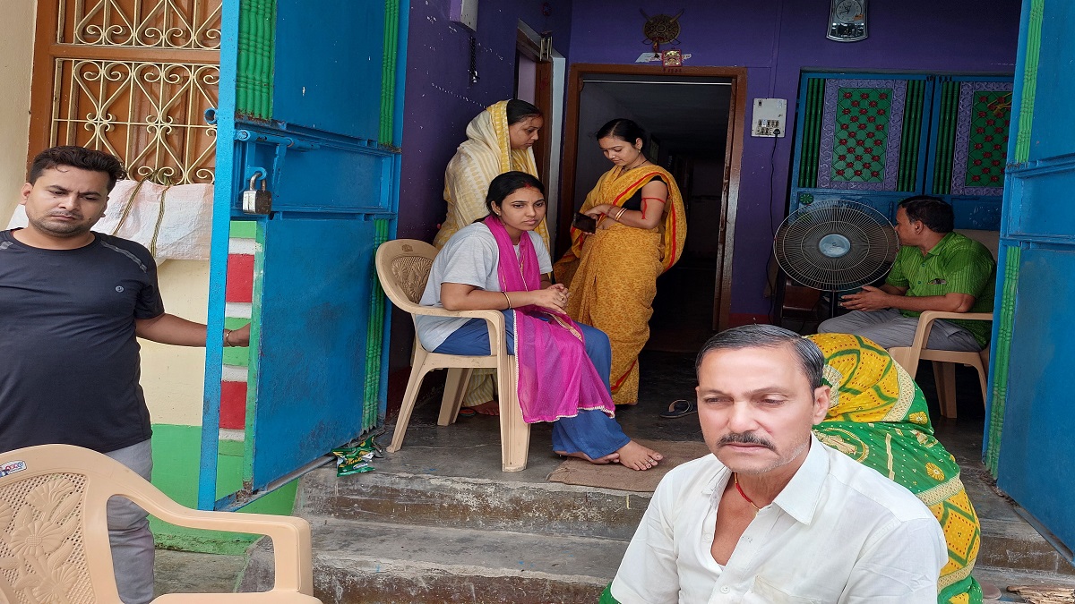 मुजफ्फरपुर में नकली इनकम टैक्स अफसर बनकर ज्वेलर्स से लाखों की ठगी, परिवार को बनाया बंधक, जानें कैसे खुला भेद?