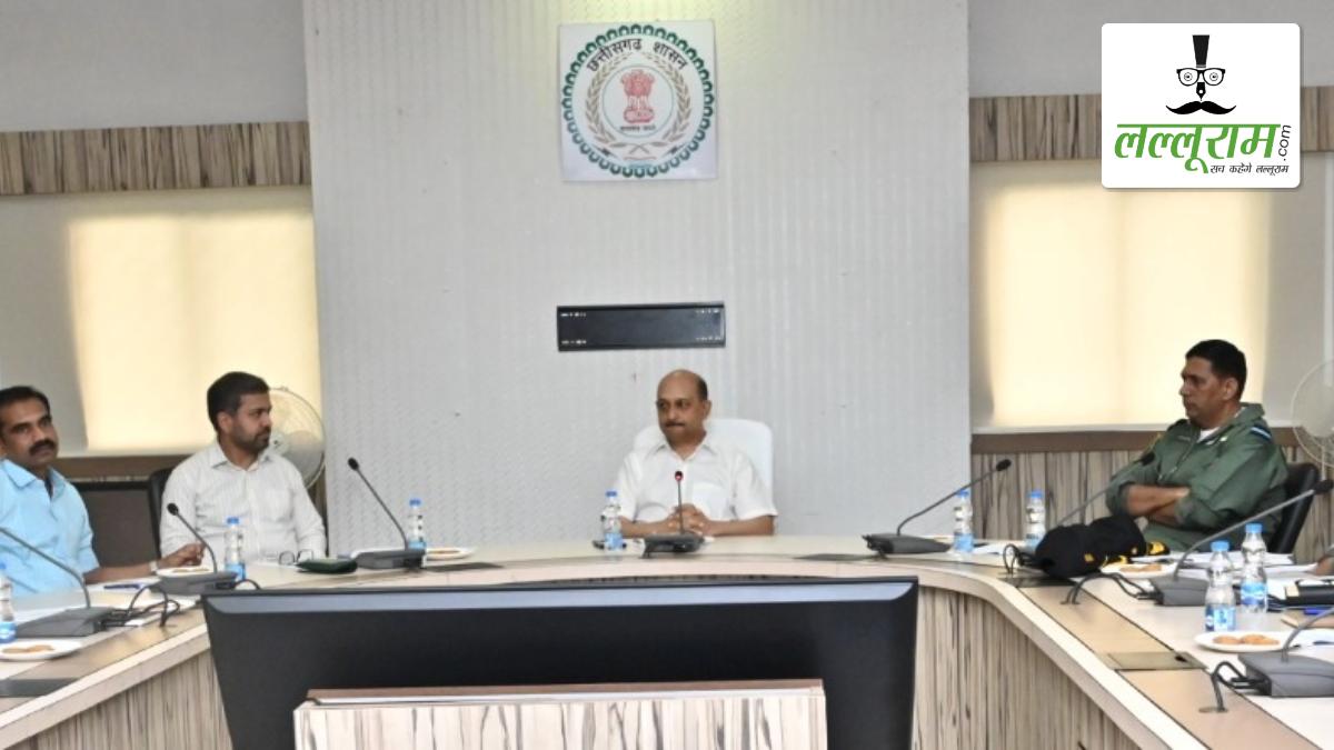 राज्योत्सव पर वायु सेना का होगा शौर्य प्रदर्शन: अपर मुख्य सचिव सुब्रत साहू ने ली अधिकारियों की बैठक, तैयारियों के लिए दिए आवश्यक दिशा-निर्देश