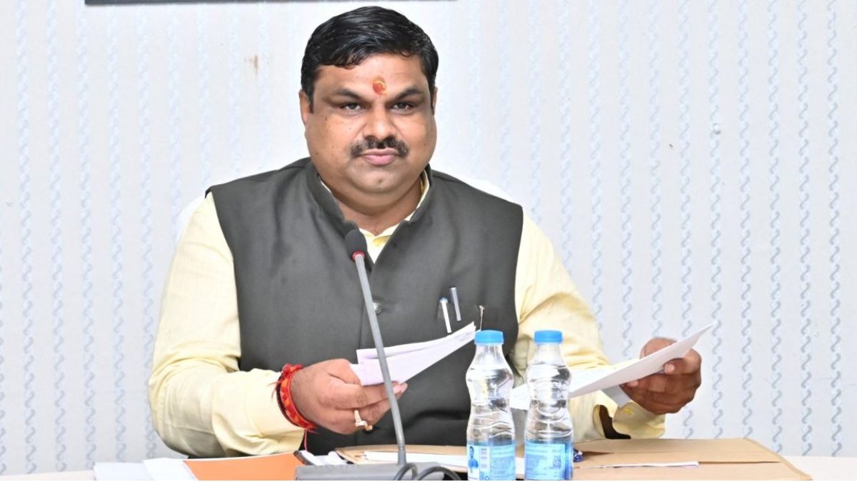 शिक्षा मंत्री ने अफसरों की लगाई क्लास : शासकीय कार्यों में लापरवाही पर DEO को निलंबित करने के निर्देश, गजेंद्र यादव ने कहा- सभी जिले में बनेगा मॉडल स्कूल, गुणवत्तापूर्ण शिक्षा होगी सुनिश्चित