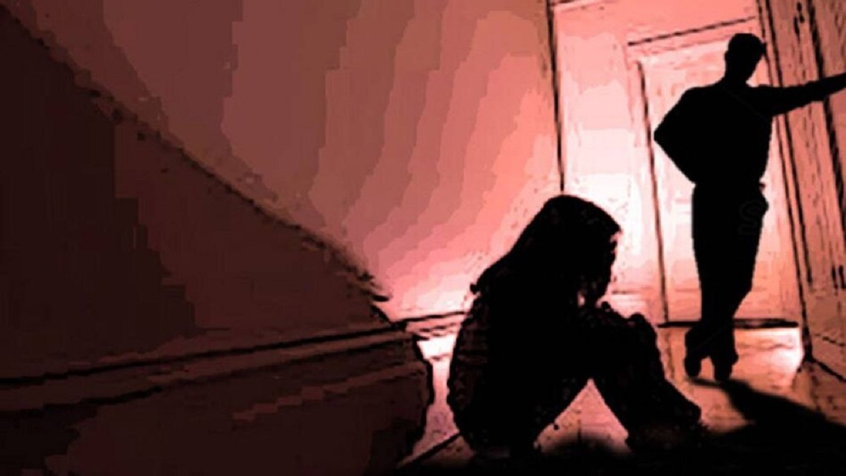 बिहार में शर्मसार हुआ बाप-बेटी का रिश्ता! हवसी पिता ने नाबालिग को बंधकर बनाकर 6 दिनों तक किया यौन शोषण, FIR दर्ज