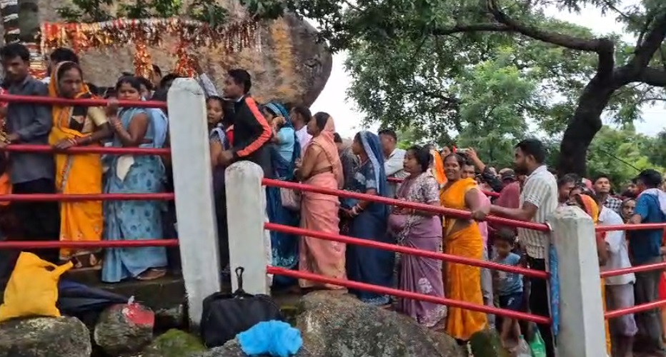 लिंगेश्वरी मंदिर में उमड़ा आस्था का सैलाब, संतान सुख की कामना लेकर माता की शरण में पहुंचे श्रद्धालु