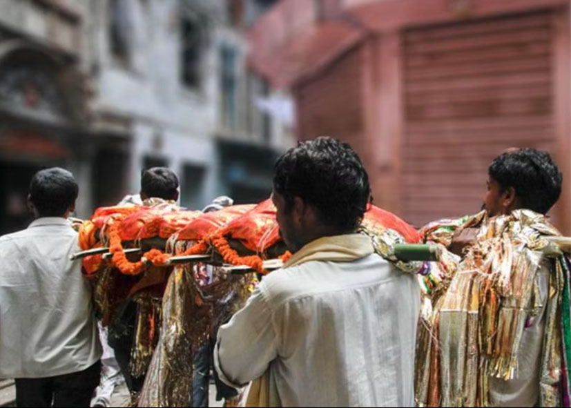 मृत मानकर जिसका किया अंतिम संस्कार, 2 दिन बाद लौट आया घर, घरवालों के उड़े होश