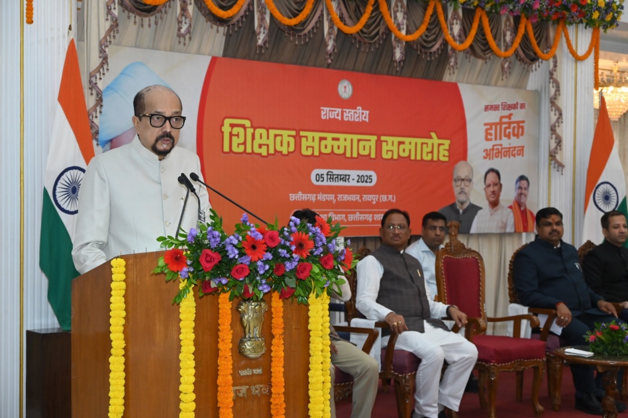 शिक्षक दिवस :  राजभवन में शिक्षकों का ये कैसा सम्मान ? शिक्षा विभाग ने खराब कर दिया नाम ! सम्मानित शिक्षक दुखी, संघ में नाराजगी
