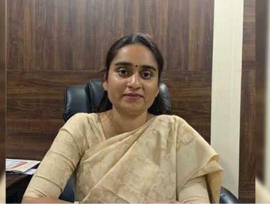 बड़बोलापन पड़ा महंगा : कांग्रेस नेता पूर्णिमा नीरज सिंह पर केस दर्ज, कैंडल मार्च में जज पर आपत्तिजनक बयान का आरोप