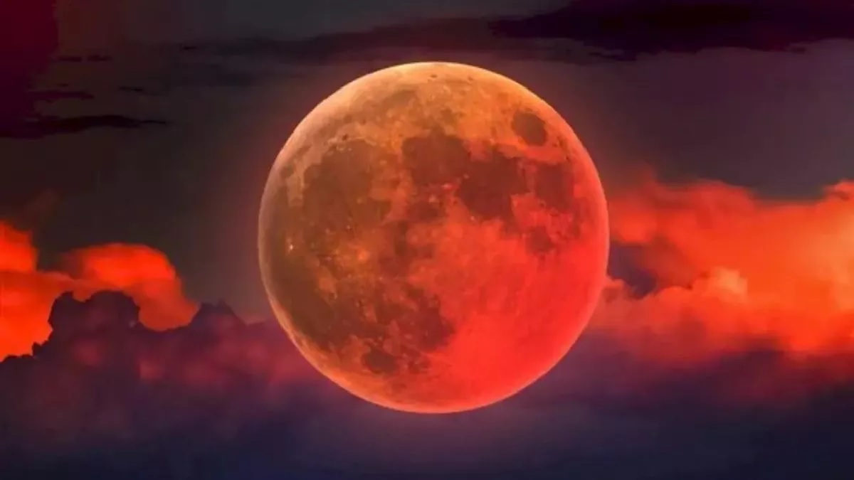 चंद मिनटों बाद ‘खूनी लाल हो जाएगा चांद’, Nasa ने Share की Moon की फोटोज