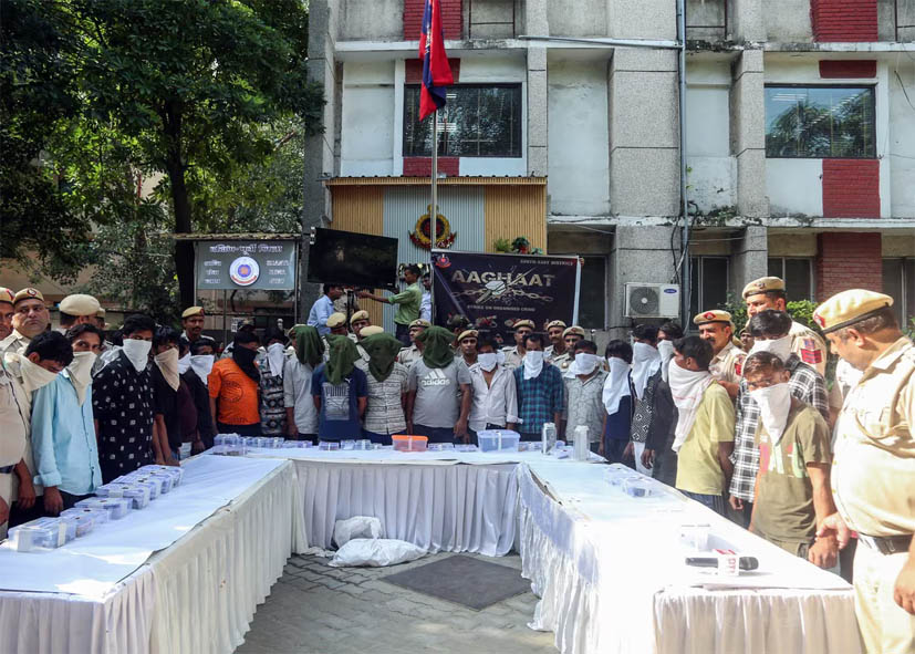 त्योहारों से पहले दिल्ली पुलिस का एक्शन,’ऑपरेशन कवच’ के तहत, एक साथ 120 लोगों को किया गिरफ्तार