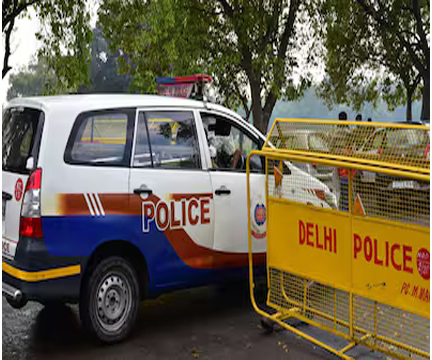दिल्ली में रफ्तार का कहर, पुलिस की PCR वैन ने चाय बेचने वाले को रौंदा, शख्स की मौके पर मौत
