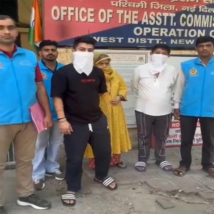 दिल्ली में अवैध पटाखों के गिरोह का भंडाफोड़, पूरा परिवार सलाखों के पीछे, राजौरी गार्डन से 3.5 टन पटाखे जब्त