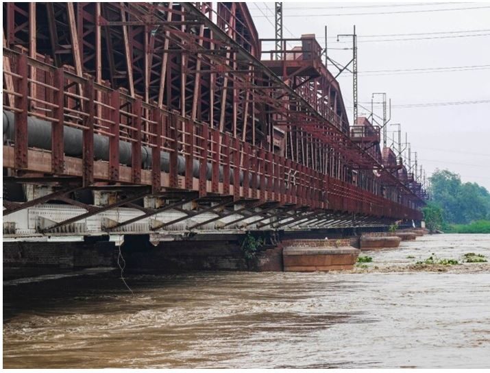 Delhi Traffic Advisory: यमुना नदी का जलस्तर बढ़ने से पुराना लोहे का पुल बंद, प्रशासन ने की वैकल्पिक मार्गों की व्यवस्था