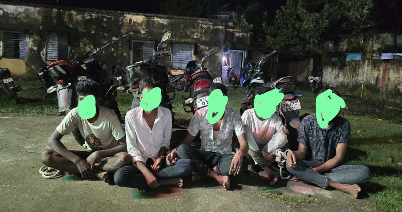 भागलपुर पुलिस को मिली बड़ी सफलता, गणेश पूजा मेला में चोरी की नियत से घूम रहे बाइक चोर गिरोह के 5 सदस्यों को किया गिरफ्तार