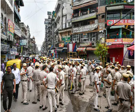 दिल्ली के उस्मानपुर में मुस्लिम धार्मिक झंडे के अपमान से सांप्रदायिक तनाव, इलाके में बढ़ाई गई सुरक्षा