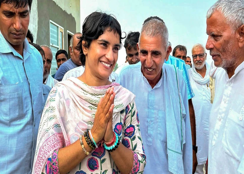 कांग्रेस MLA विनेश फोगाट पर सरपंच का फूटा गुस्सा, कहा-100 से ज्यादा कॉल्स किए लेकिन एक नहीं उठाया