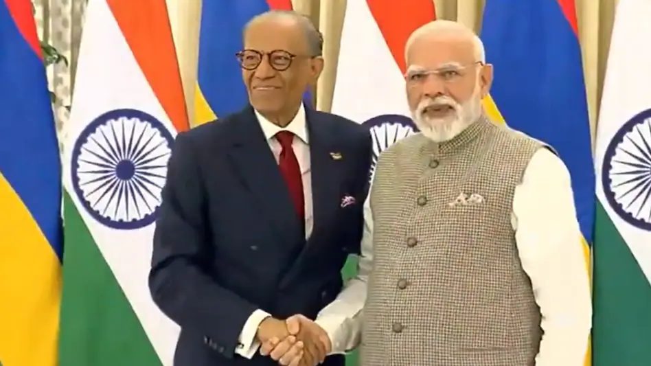 काशी नगरी में पीएम मोदी ने मॉरीशस के प्रधानमंत्री से की मुलाकात, बोले- ‘दोनों देश सिर्फ पार्टनर नहीं, बल्कि परिवार’ ; दोनों देशों के बीच हुए कई समझौते
