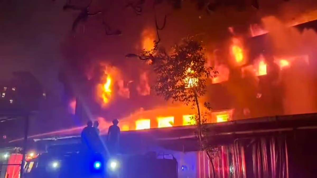 मुंबई की 24 मंजिला इमारत में लगी भीषण आग, 2 की मौत, 18 लोग अस्पताल में भर्ती