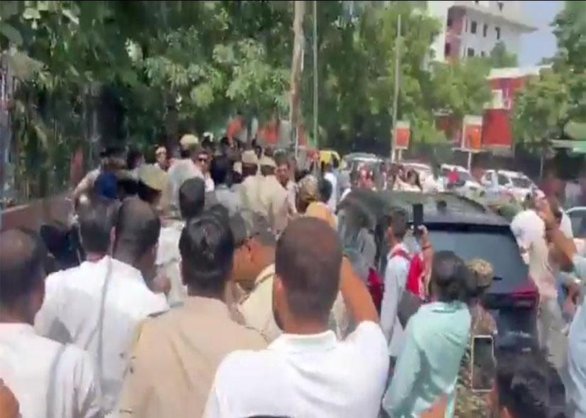 दिल्ली यूनिवर्सिटी छात्रसंघ चुनाव से पहले किरोड़ीमल कॉलेज में हंगामा, ABVP और NSUI के छात्रों में झड़प
