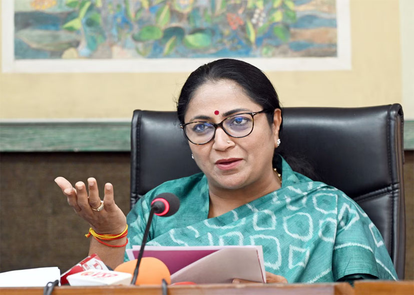‘मेरी फोटो वाले पोस्टर लगाने की गुस्ताखी न करें’, दिल्ली CM रेखा गुप्ता की कड़ी चेतावनी
