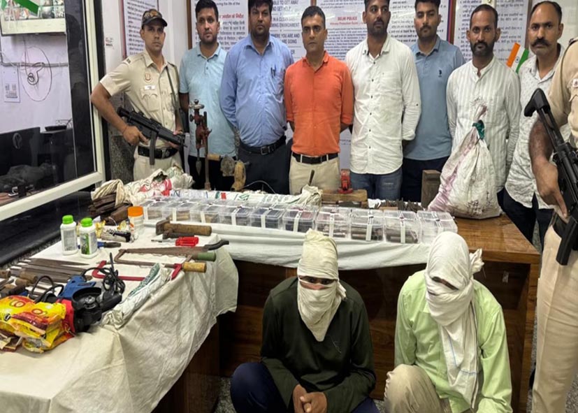 दिल्ली के सराय रोहिल्ला में अवैध हथियार फैक्ट्री का पर्दाफाश, बड़ी मात्रा में कट्टे और कच्चा माल बरामद